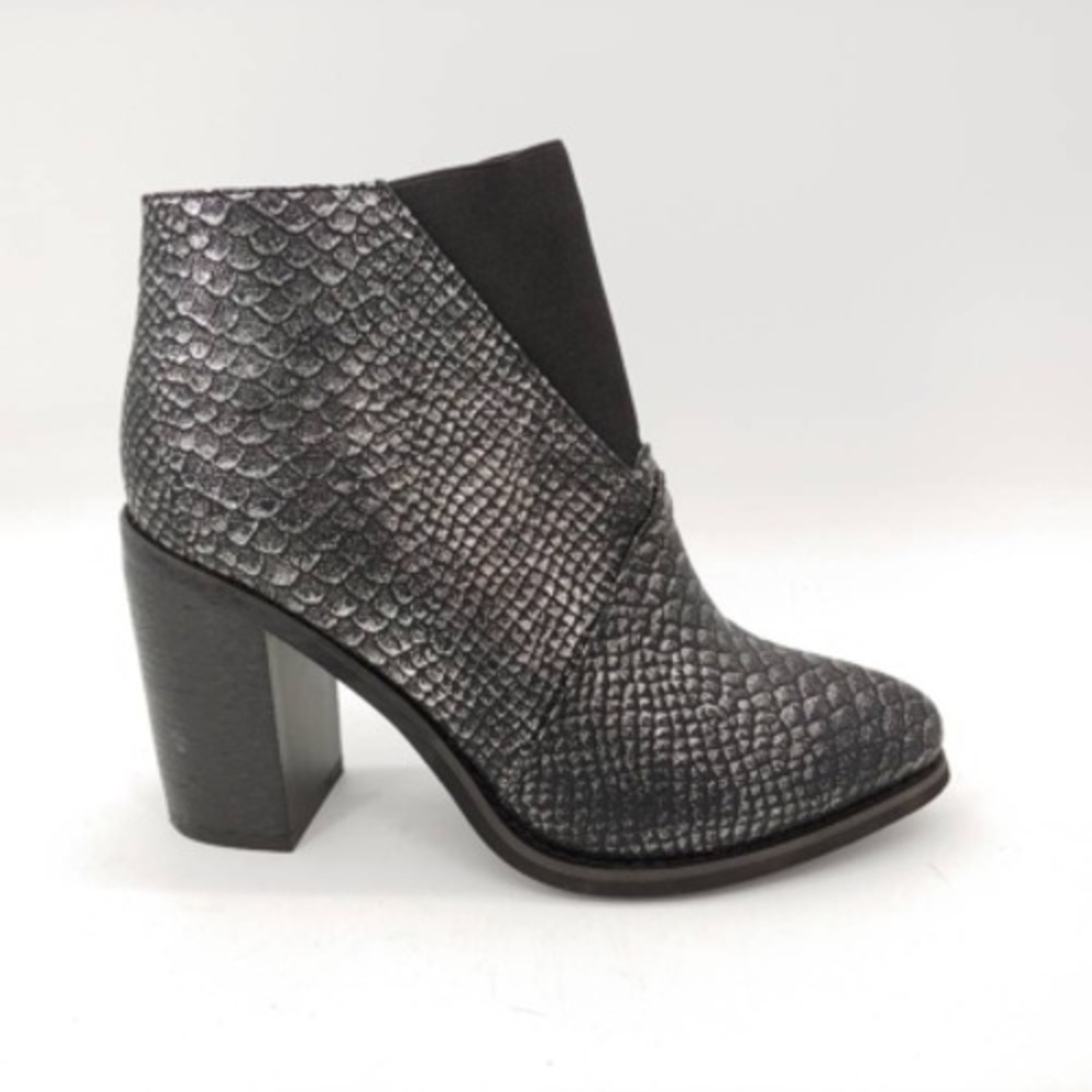 Olivia Miller Shoes Womens Marika Ankle Booties Black Gray Snakeskin 8.5 New